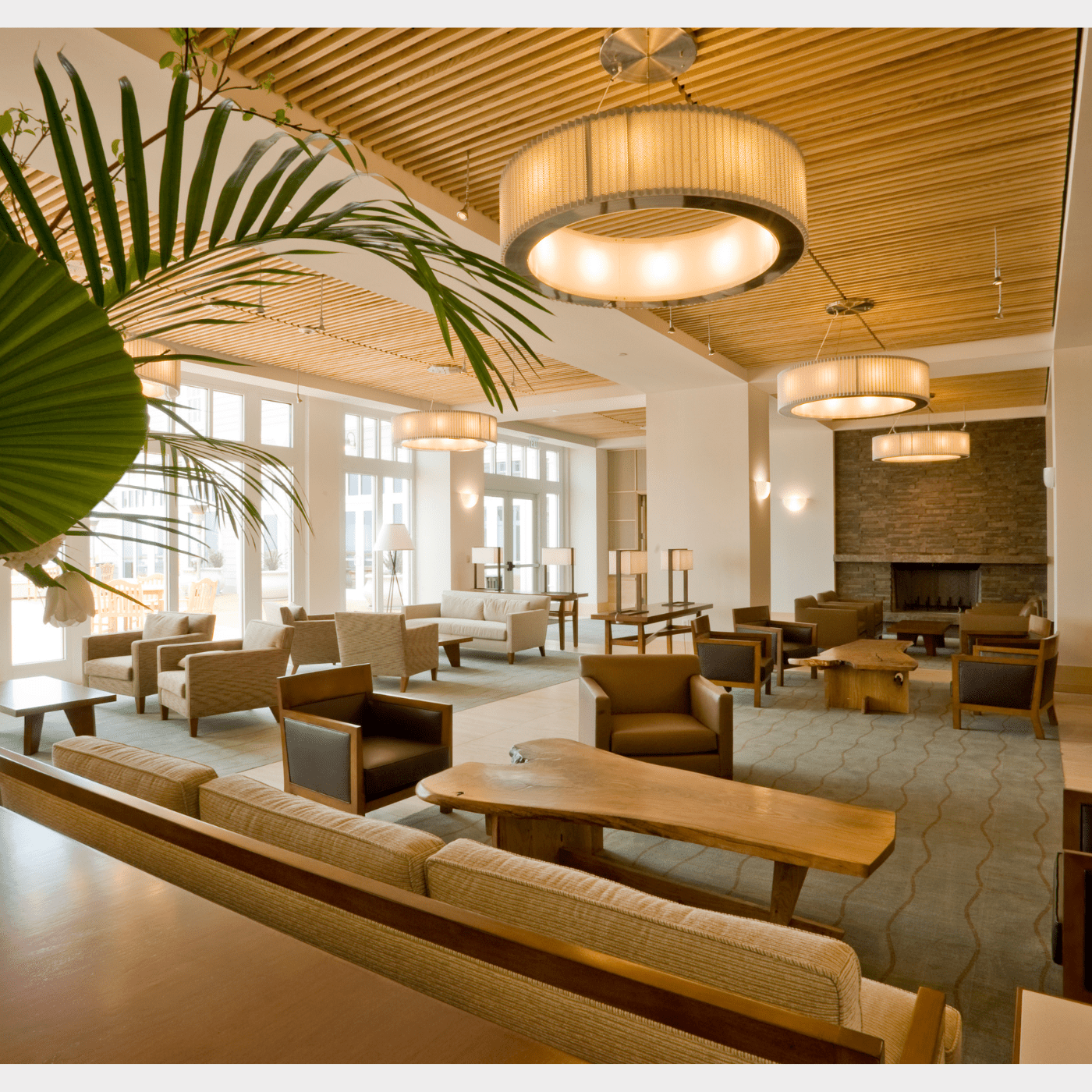 Comment gérer l’usure du mobilier sans fermer son établissement ni dégrader son image - Ethic Atelier