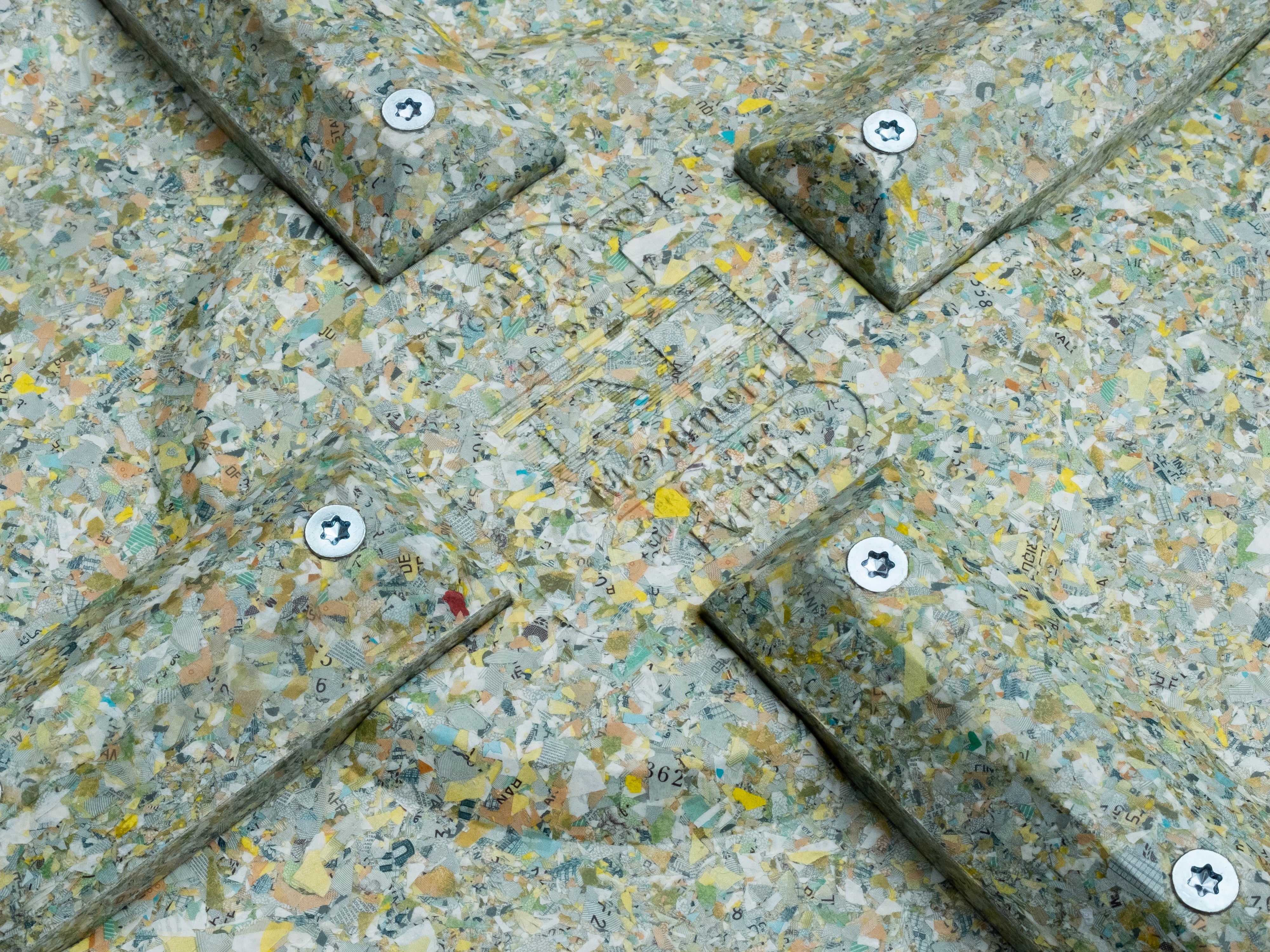 Tabouret Billex en Broyat de Billets de Banque Upcyclés