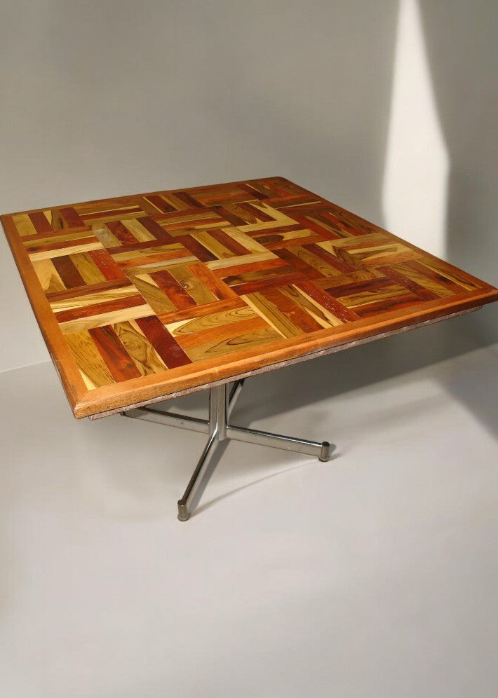 Table Carrée en Mosaïque de Bois Massif et Pied Chromé – Vers 1970