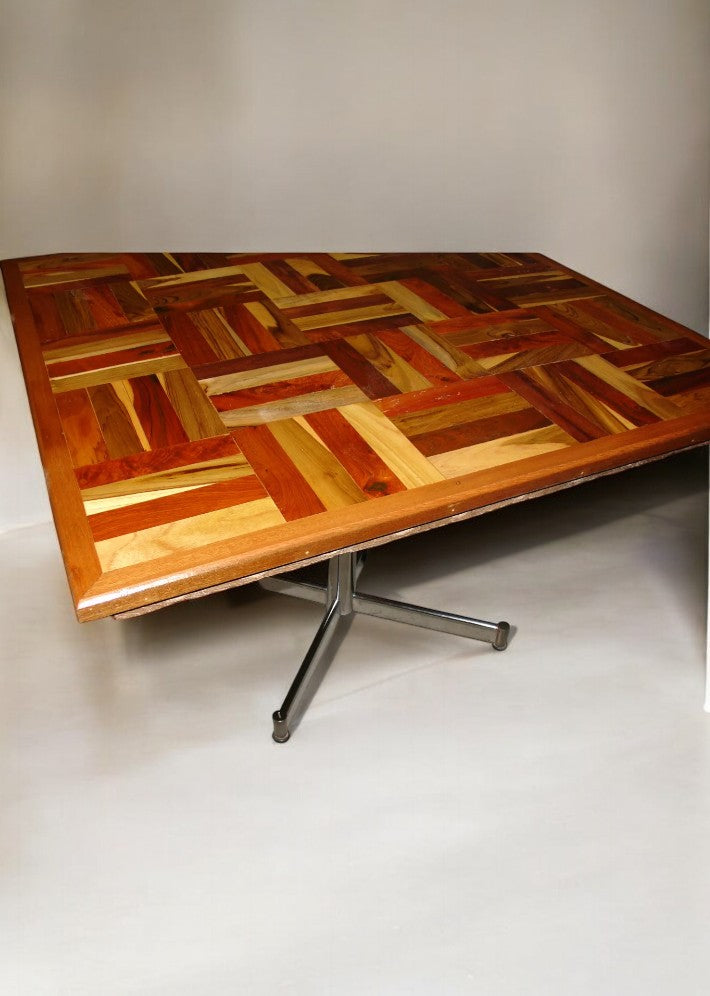 Table Carrée en Mosaïque de Bois Massif et Pied Chromé – Vers 1970