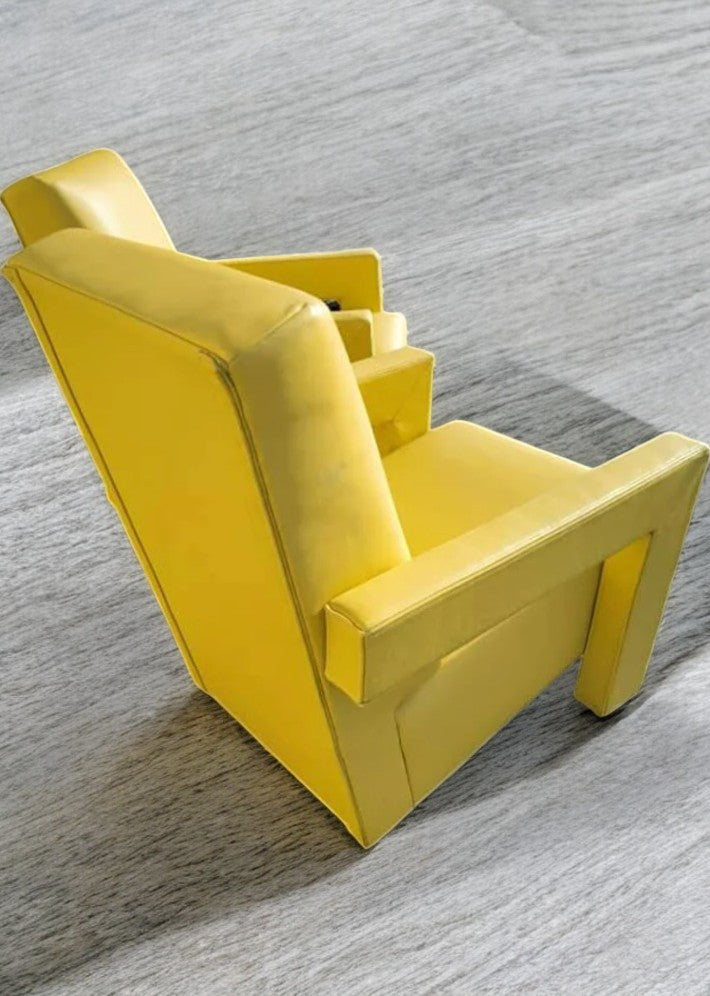 Paire de Fauteuils en Cuir Jaune Soleil Modèle Utrecht par Gerrit Thomas Rietveld – Vers 1980