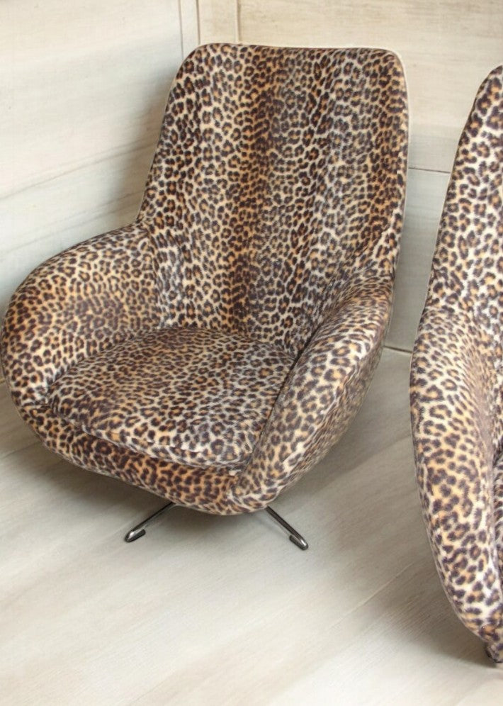 Paire de fauteuils œuf sur pieds étoiles en métal chromé de 1973