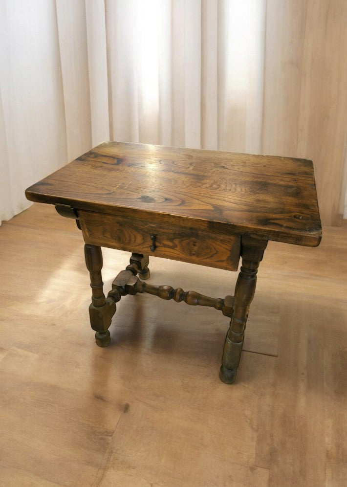 Table d'appoint art populaire en orme massif
