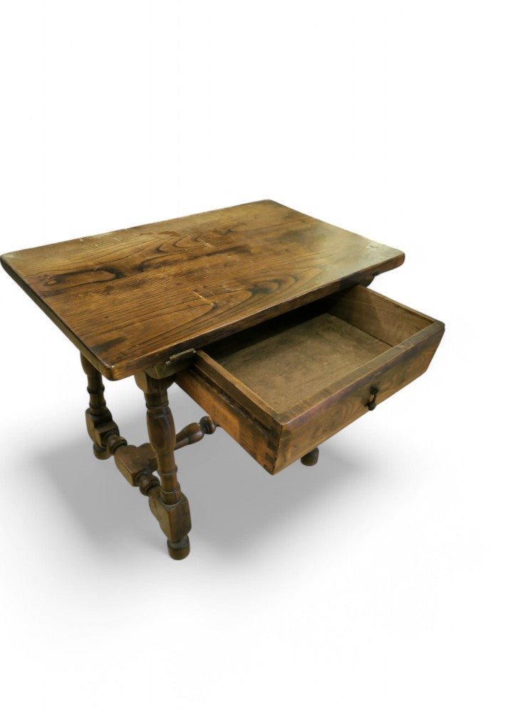 Table d'appoint art populaire en orme massif
