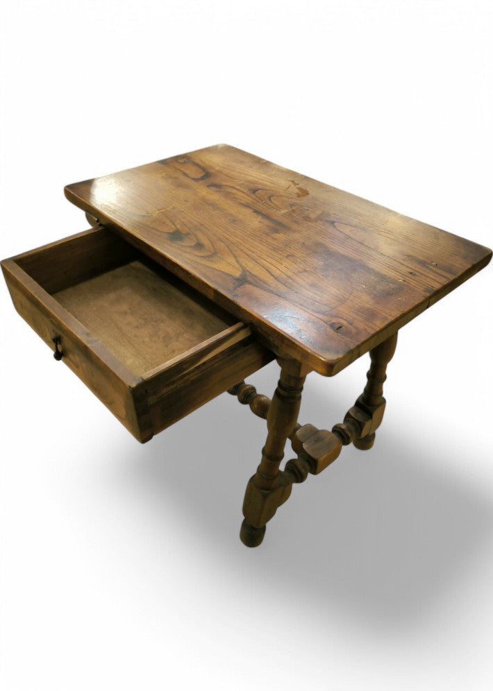 Table d'appoint art populaire en orme massif