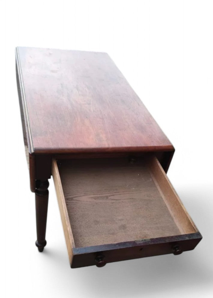 table à oreilles anglaise datant du milieu du XIXe siècle