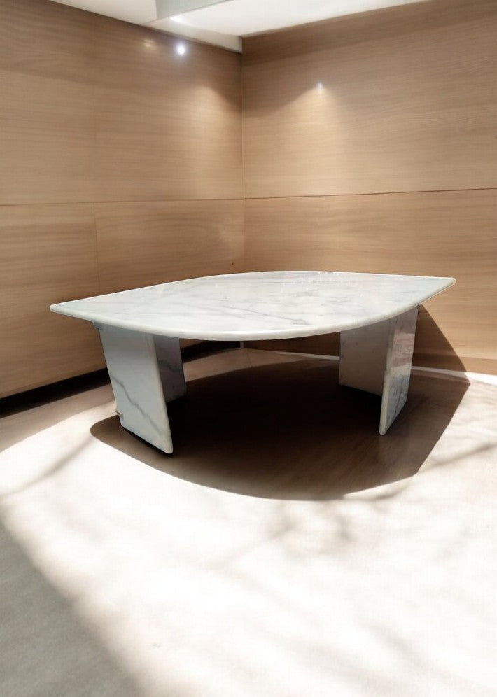 Table basse en marbre de Carrare blanc datant de 1970