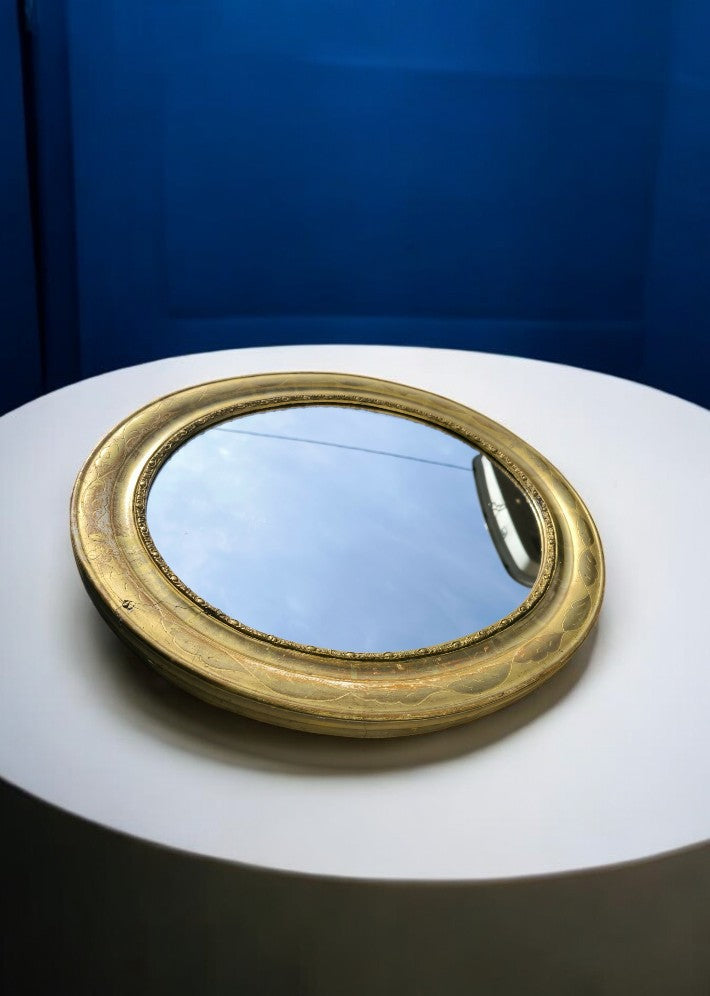Miroir ovale doré à la feuille vers 1850