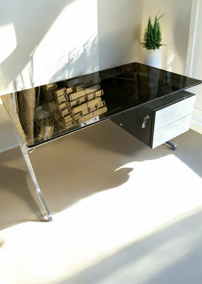 Bureau en Fonte d'Aluminium avec Plateau Verre Fumé par Etienne FERMIGIER vers 1970