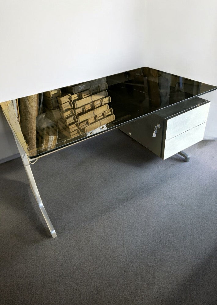 Bureau en Fonte d'Aluminium avec Plateau Verre Fumé par Etienne FERMIGIER vers 1970