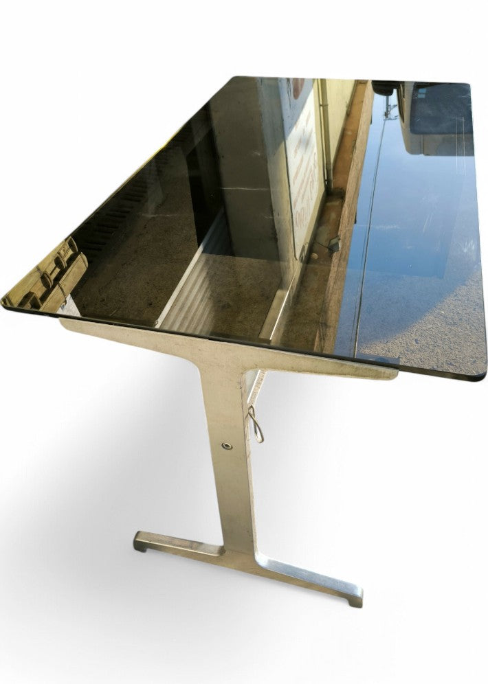 Bureau en Fonte d'Aluminium avec Plateau Verre Fumé par Etienne FERMIGIER vers 1970