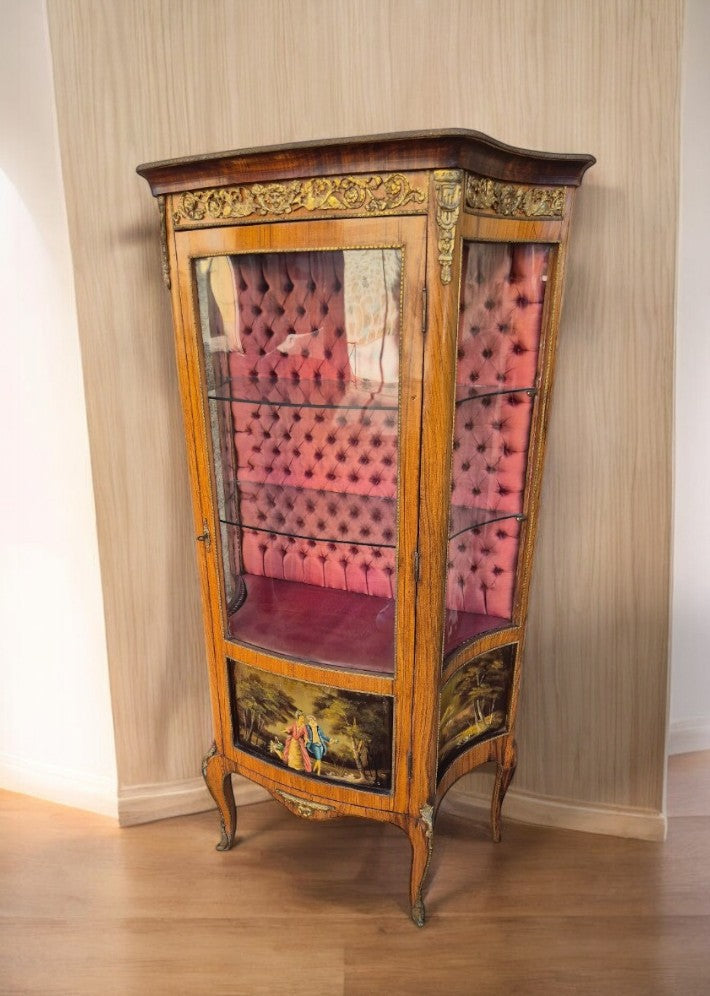 Vitrine Louis XV avec Scène Romantique