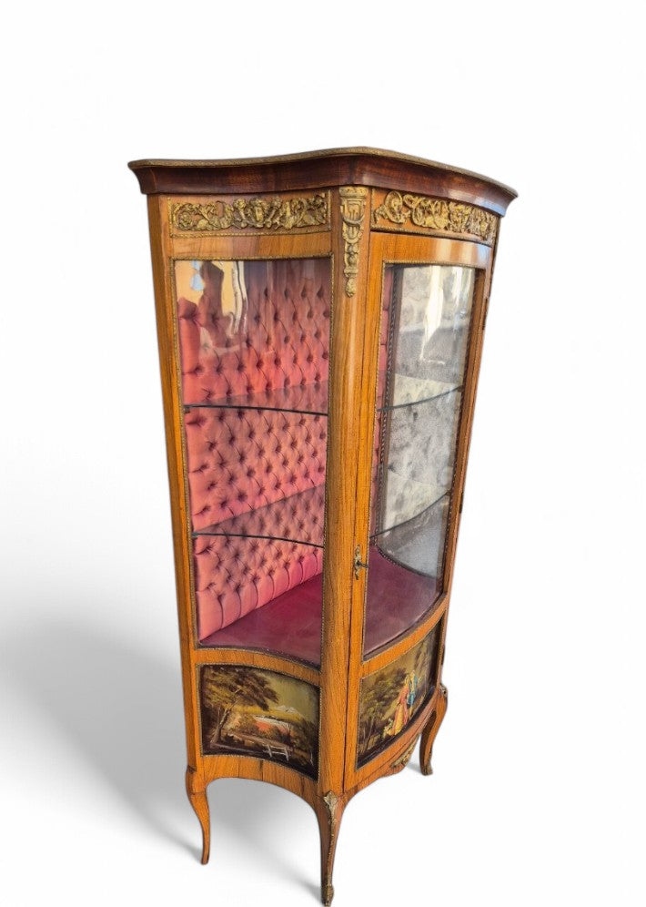 Vitrine Louis XV avec Scène Romantique