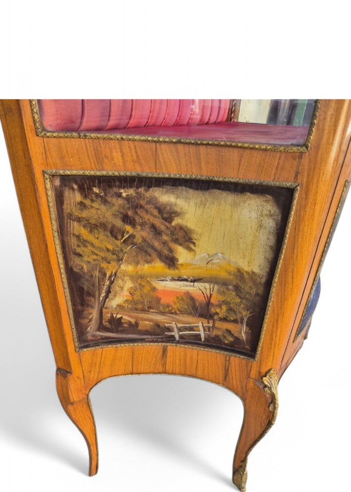 Vitrine Louis XV avec Scène Romantique