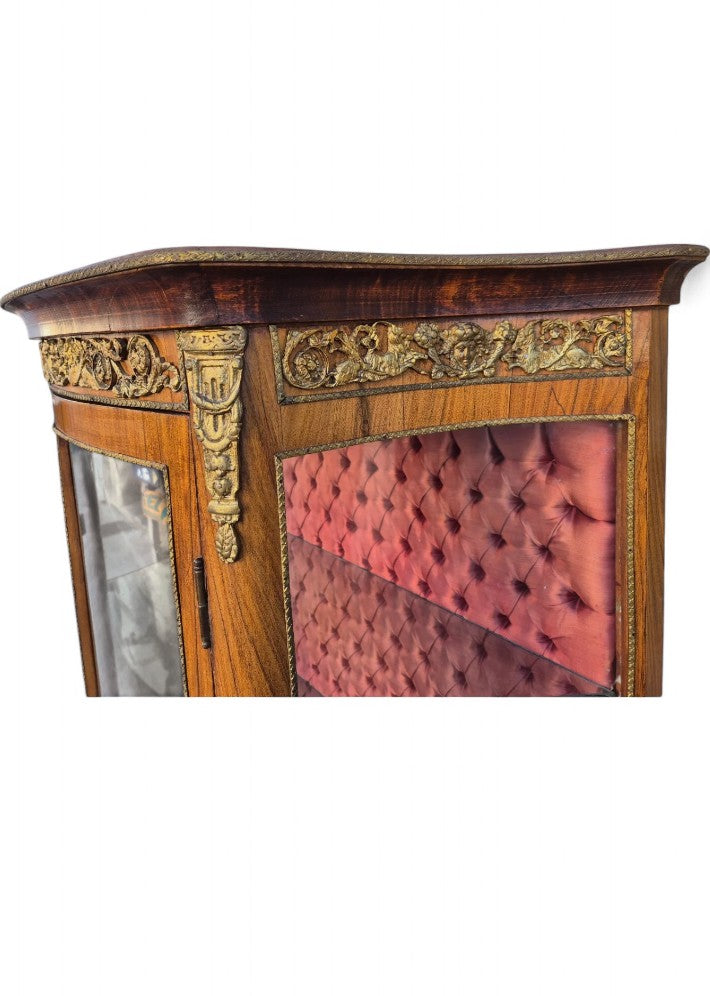 Vitrine Louis XV avec Scène Romantique