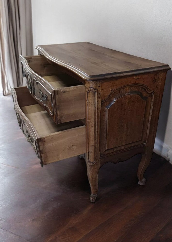 Commode Sauteuse en Aulne de Style Provençal