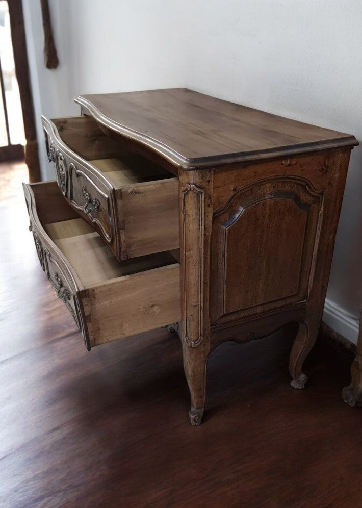 Commode Sauteuse en Aulne de Style Provençal
