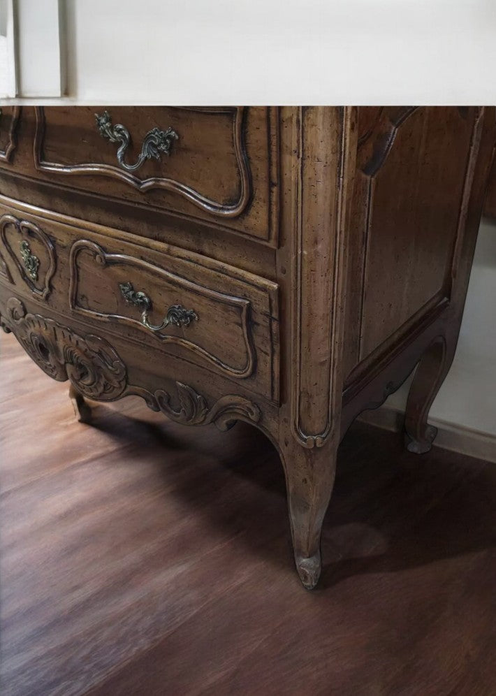 Commode Sauteuse en Aulne de Style Provençal