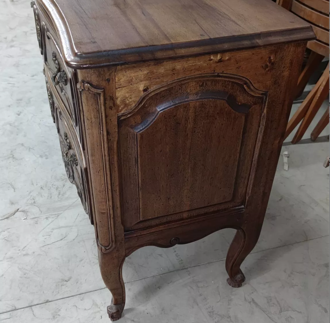 Commode Sauteuse en Aulne de Style Provençal