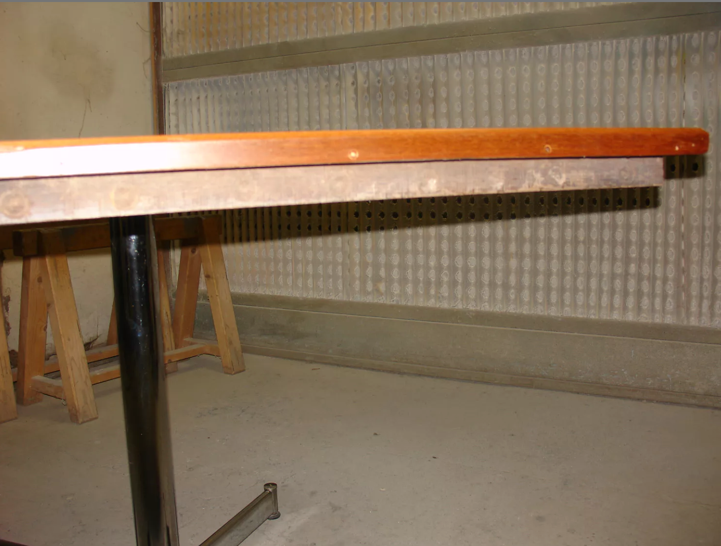 Table Carrée en Mosaïque de Bois Massif et Pied Chromé – Vers 1970
