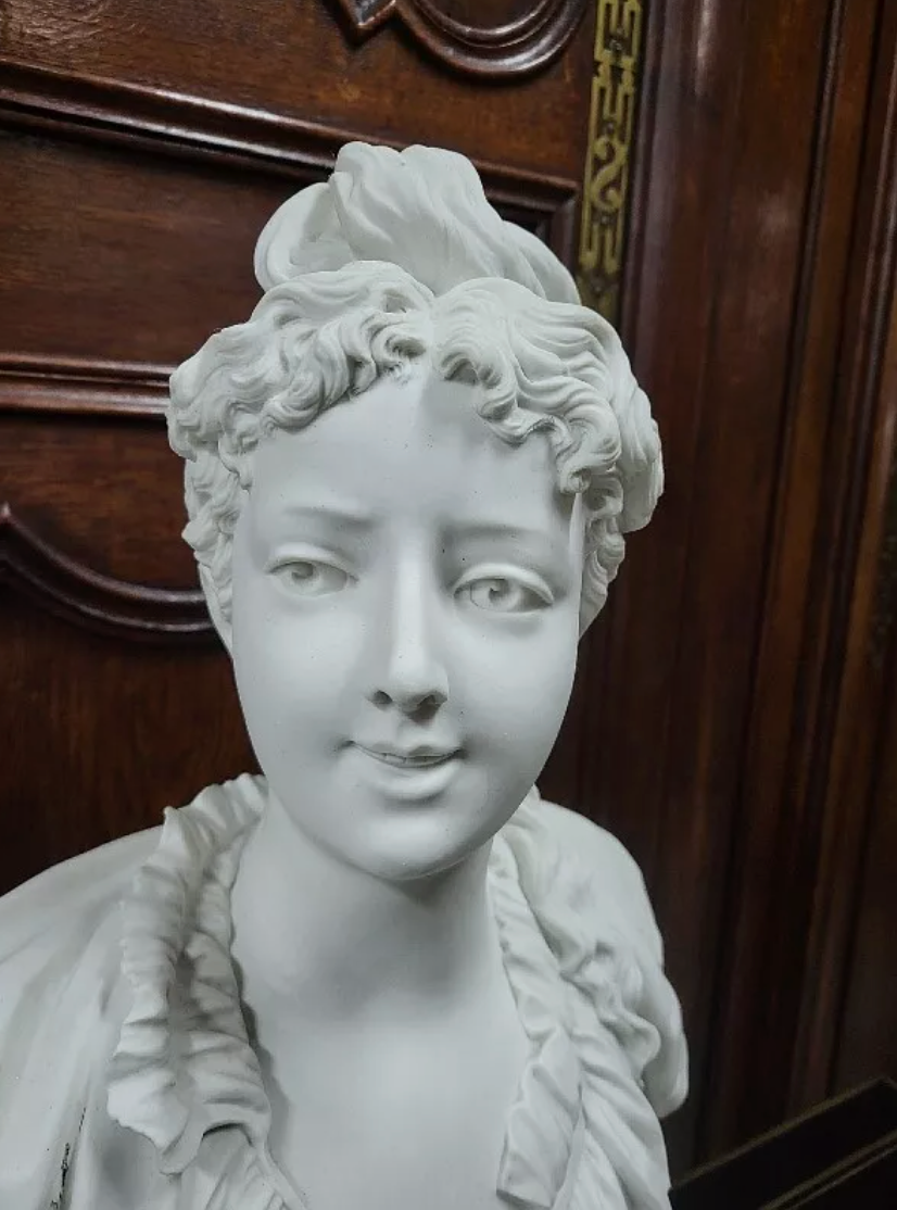 Buste de Femme en Biscuit
