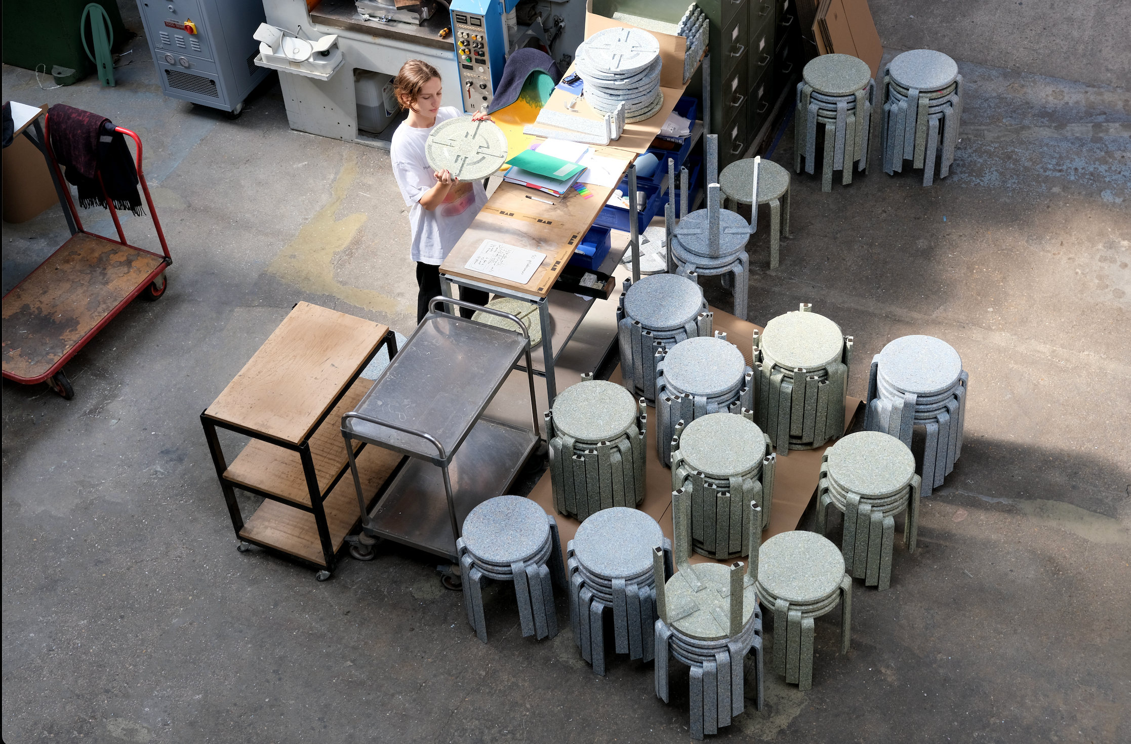 Tabouret Billex en Broyat de Billets de Banque Upcyclés