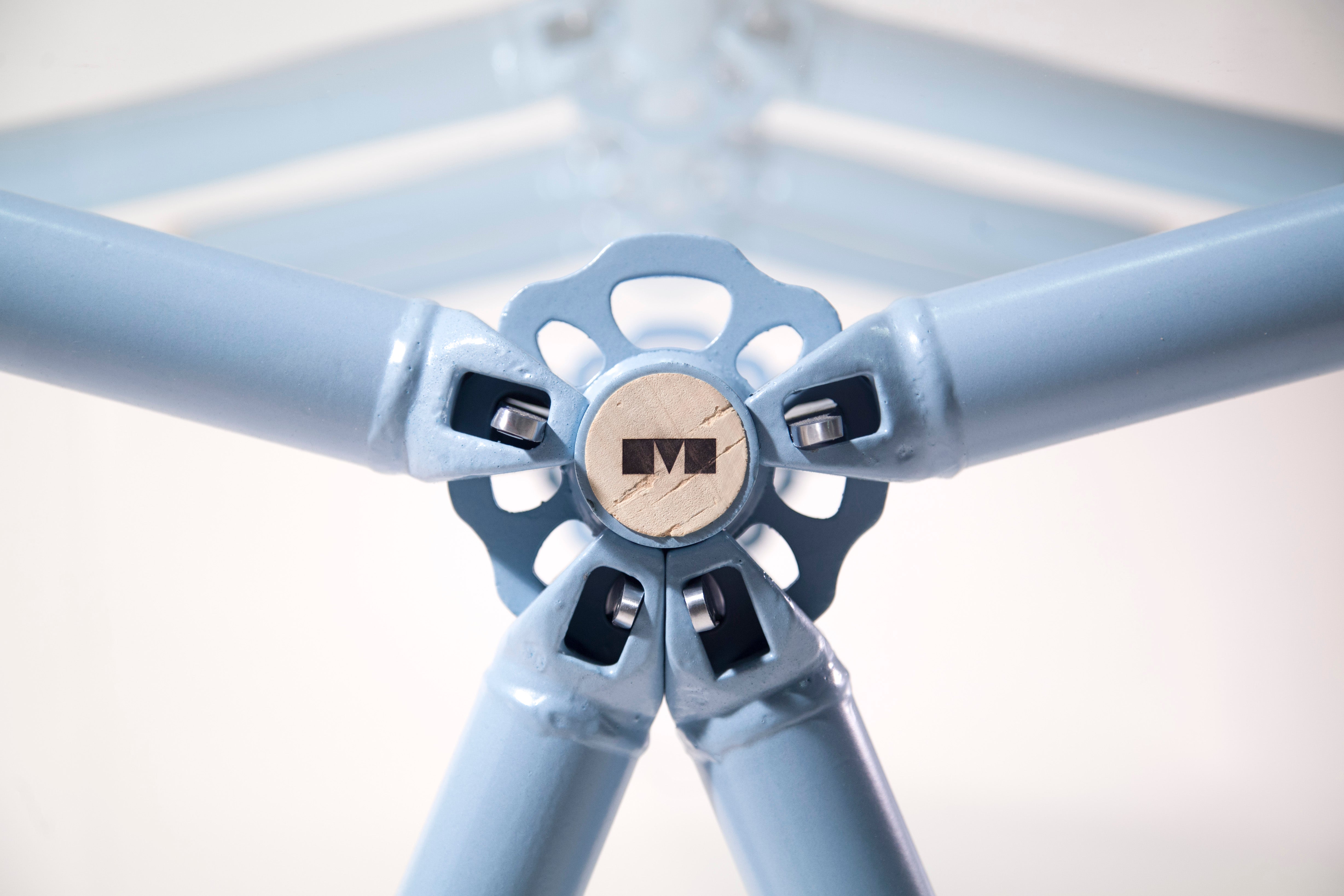 Table Clavex en Échafaudages Upcyclés, Modèle Réinventé