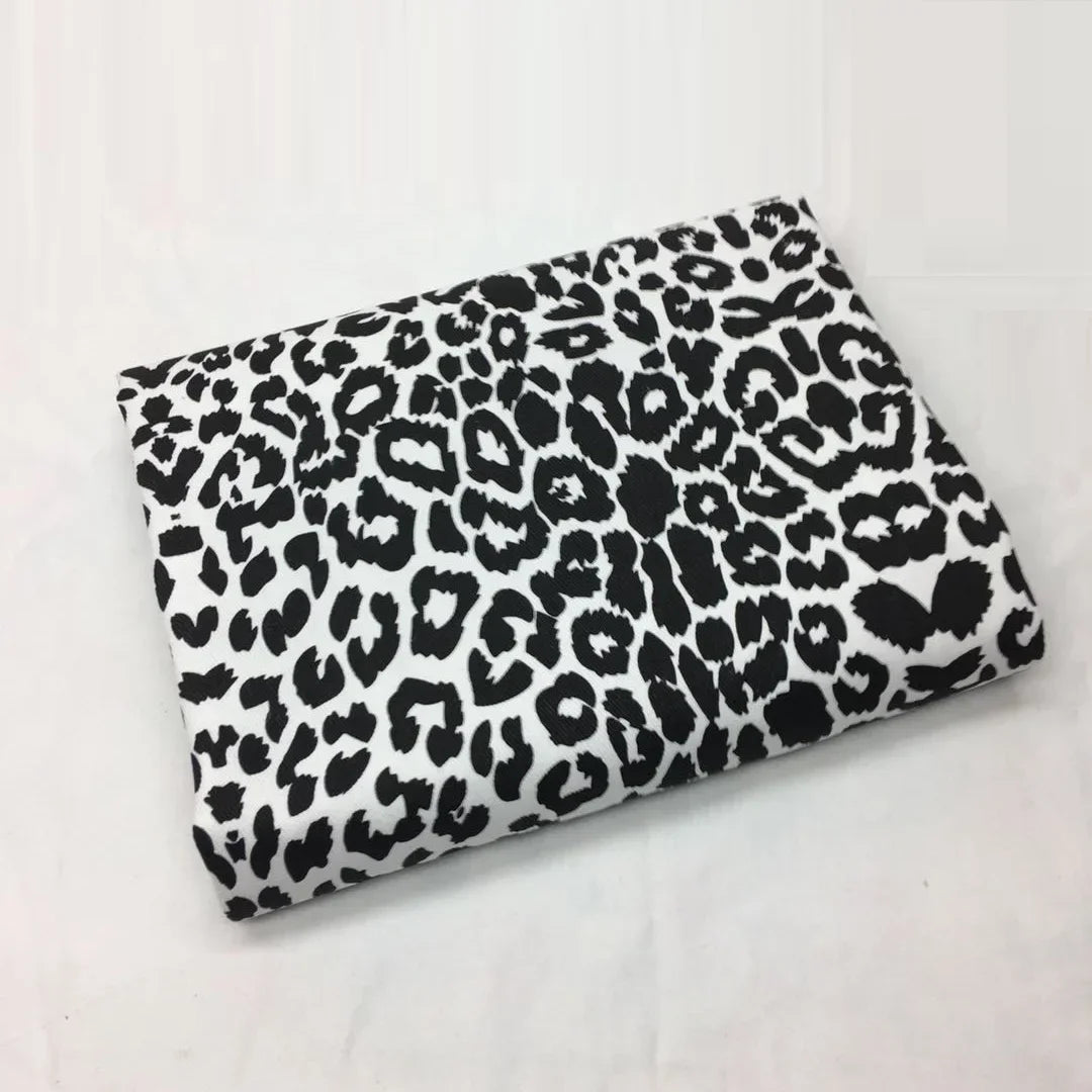 Tissu Jeans Imprimé Léopard "Élégance et Confort"