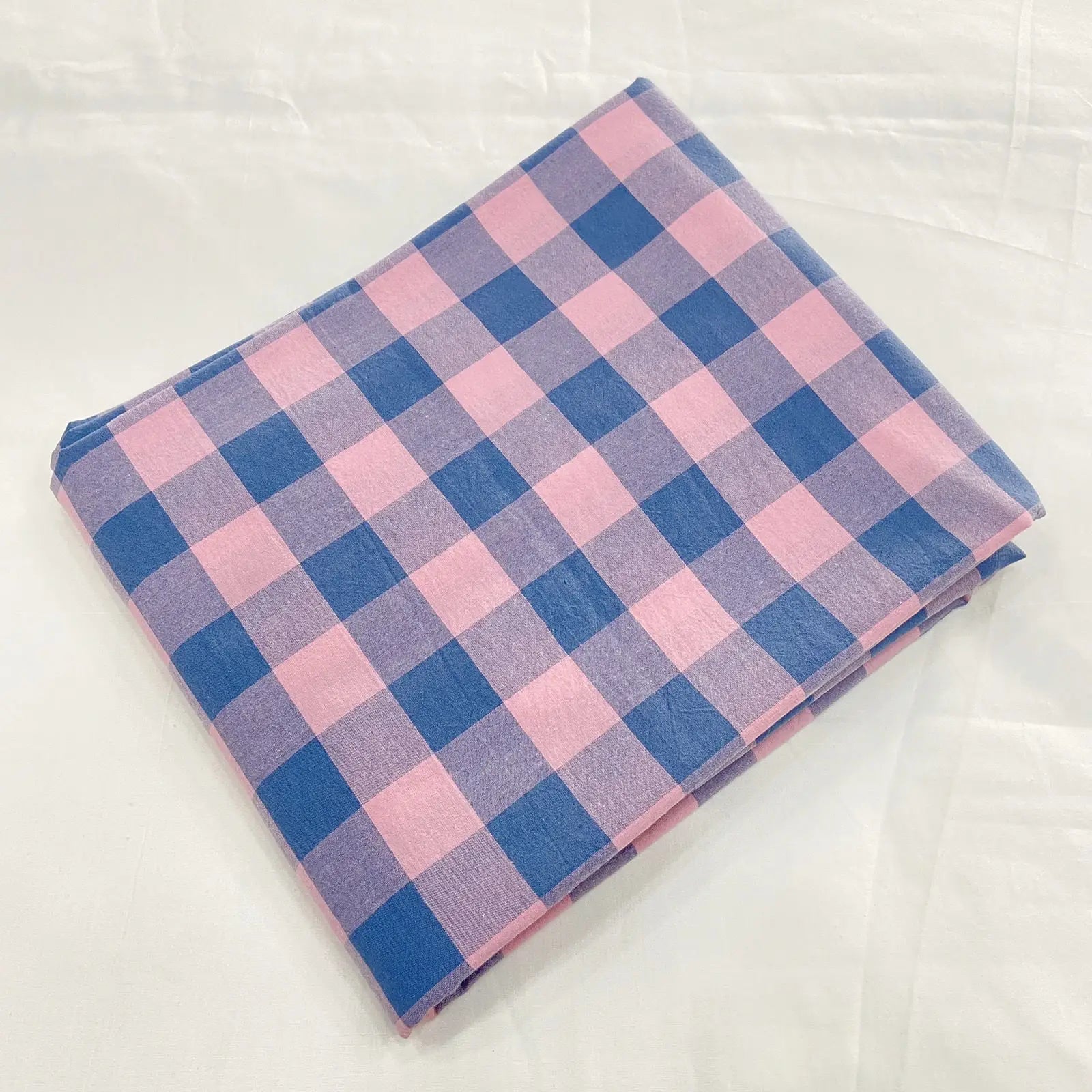 Tissu à Carreaux "Confort et Élégance"