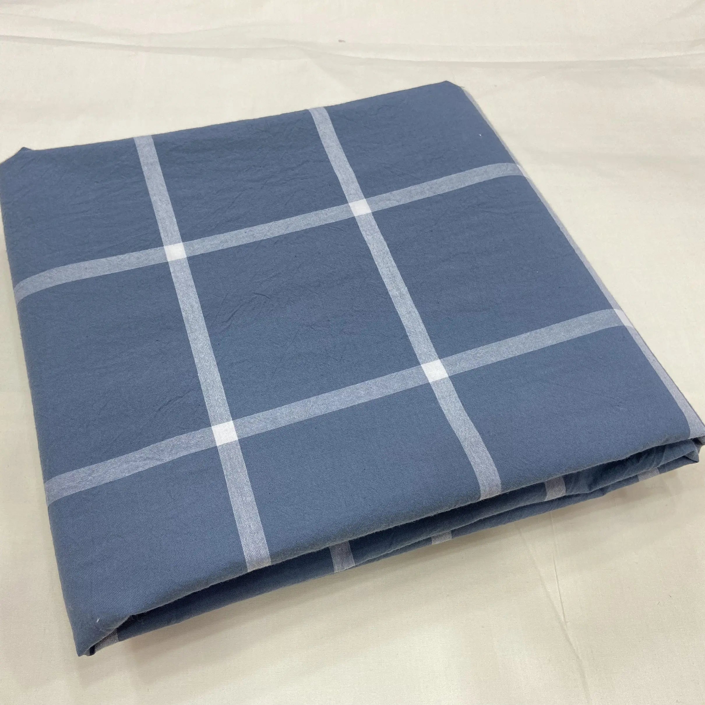 Tissu à Carreaux "Confort et Élégance"
