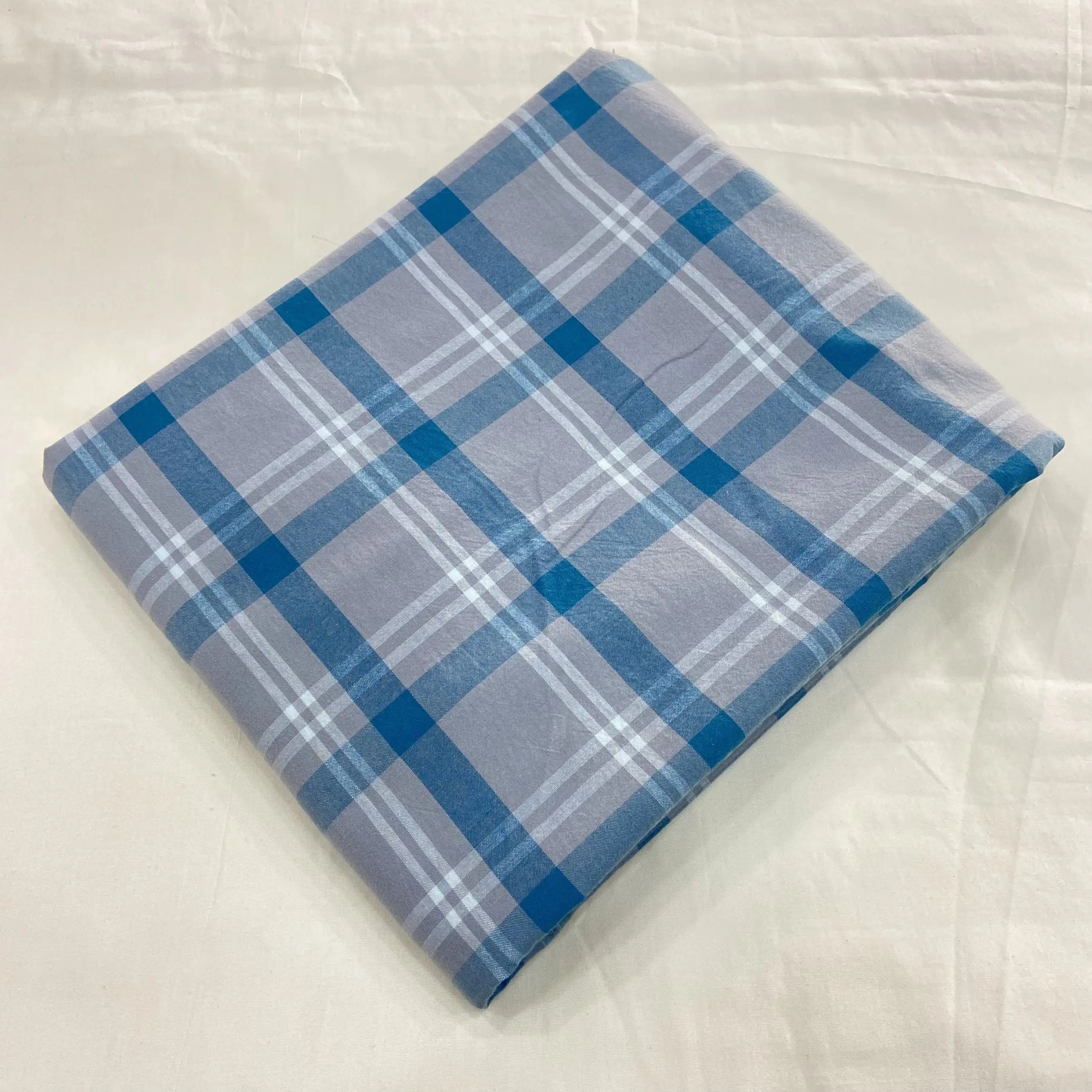 Tissu à Carreaux "Confort et Élégance"