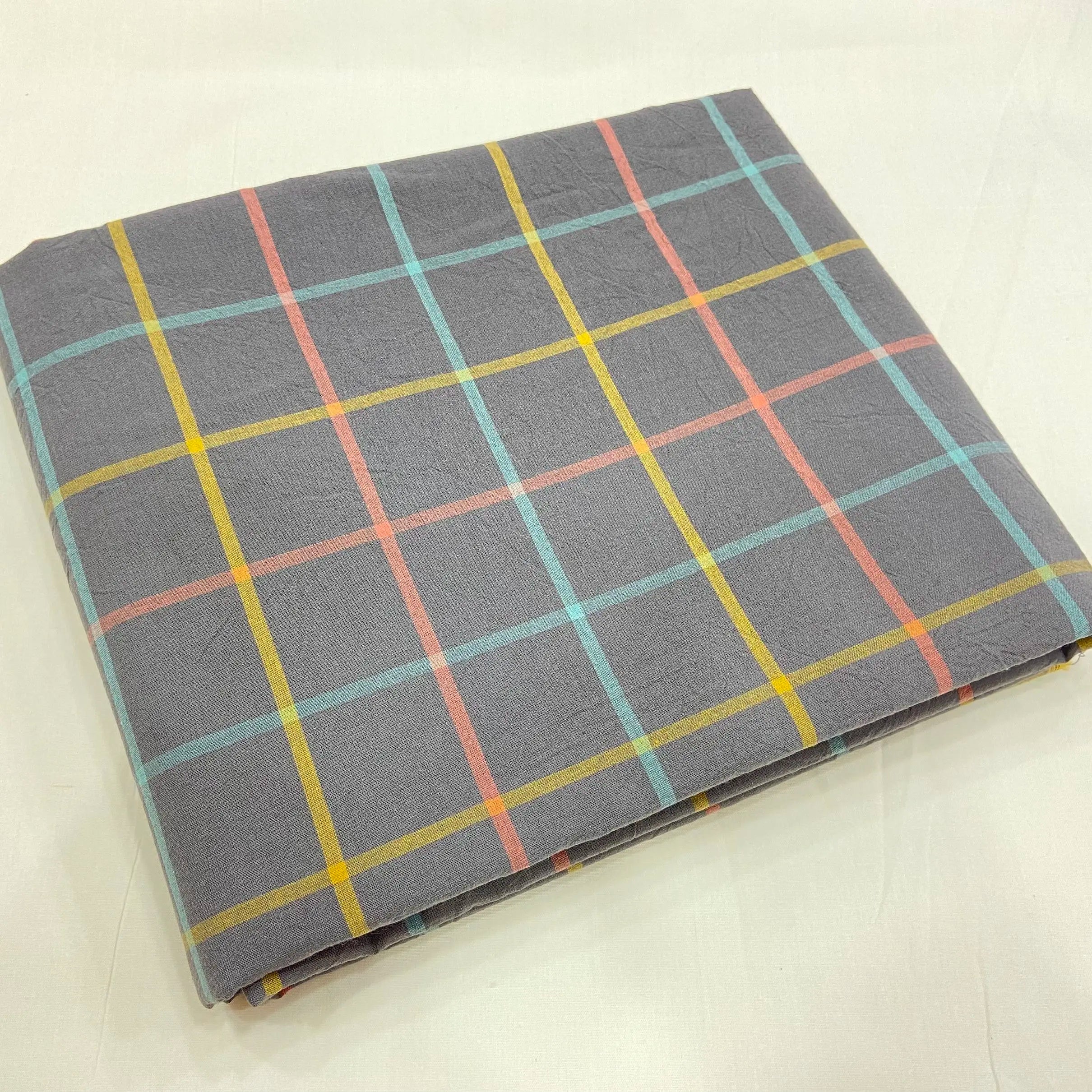 Tissu à Carreaux "Confort et Élégance"