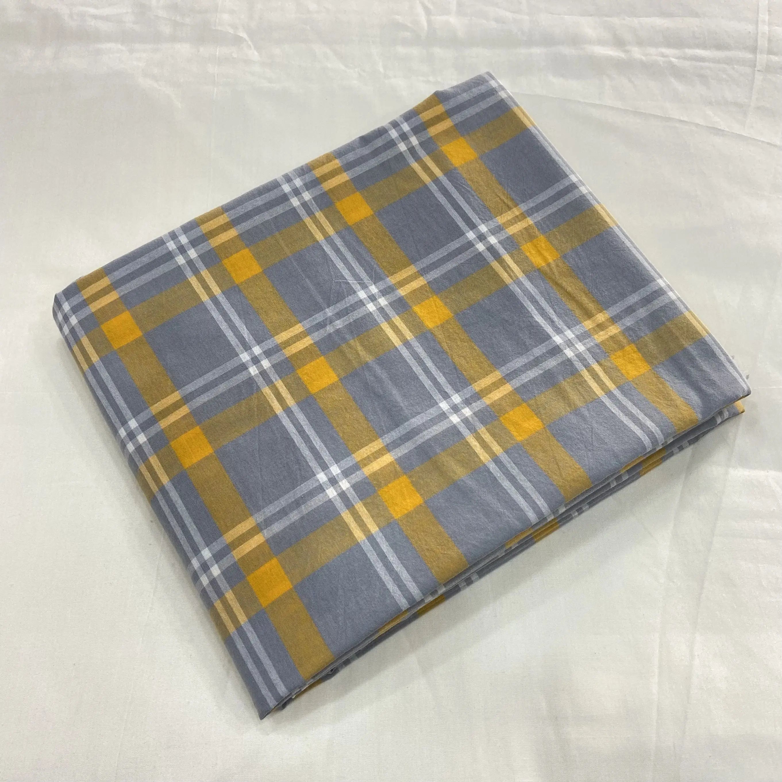 Tissu à Carreaux "Confort et Élégance"