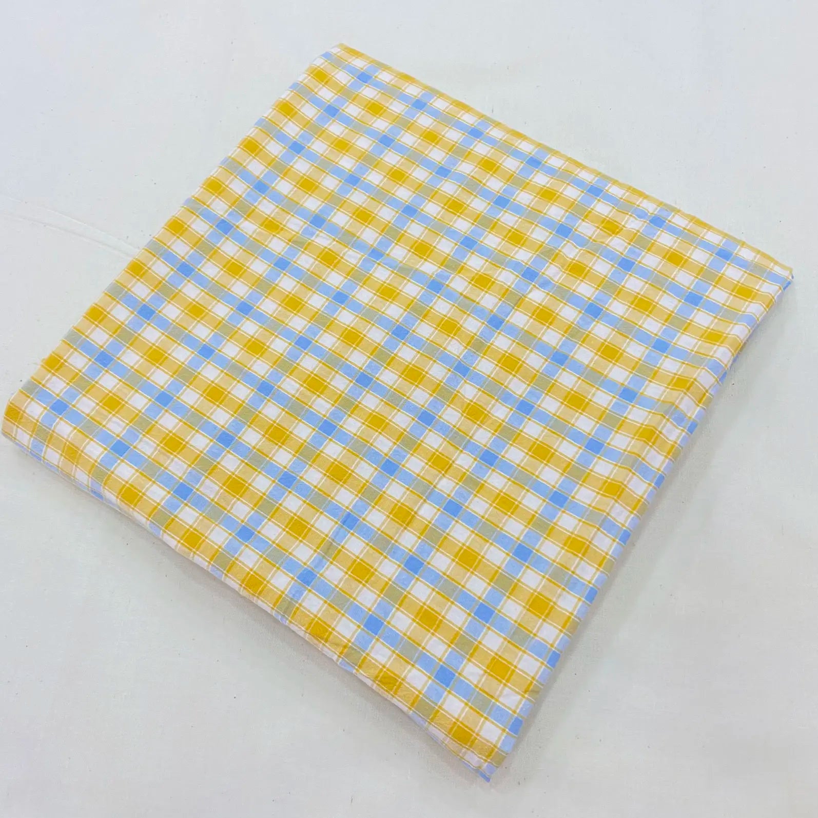 Tissu à Carreaux "Confort et Élégance"