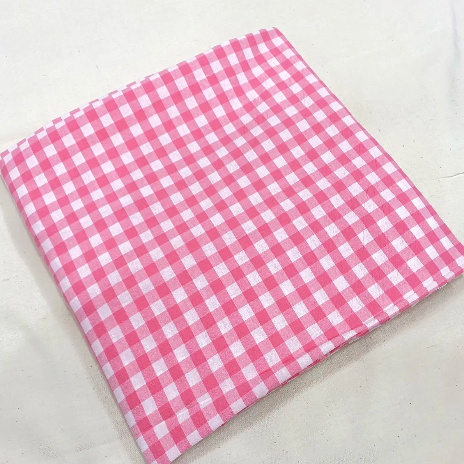 Tissu à Carreaux "Confort et Élégance"