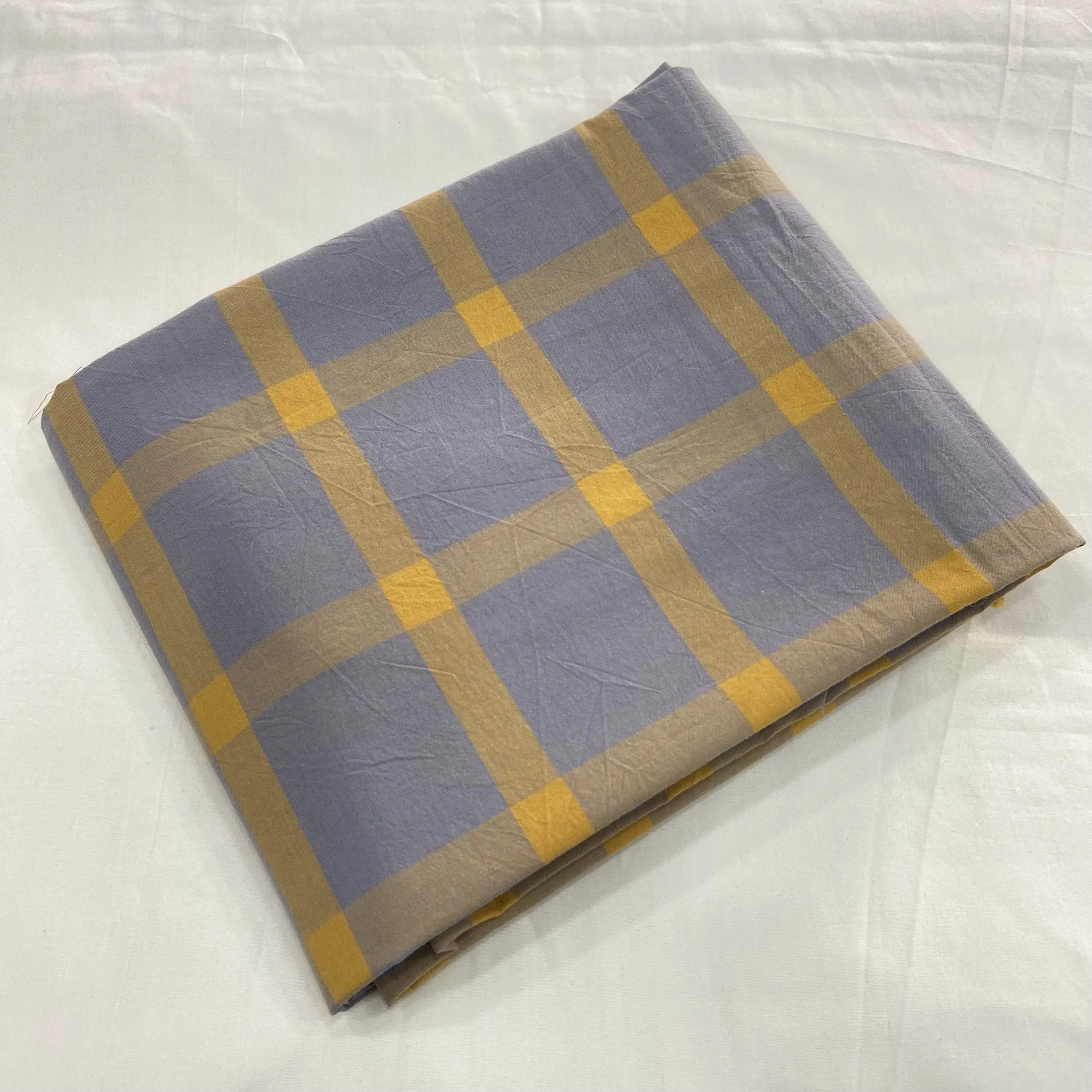 Tissu à Carreaux "Confort et Élégance"