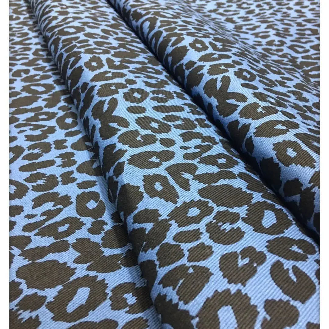 Tissu Denim Imprimé Léopard "Style et Confort"
