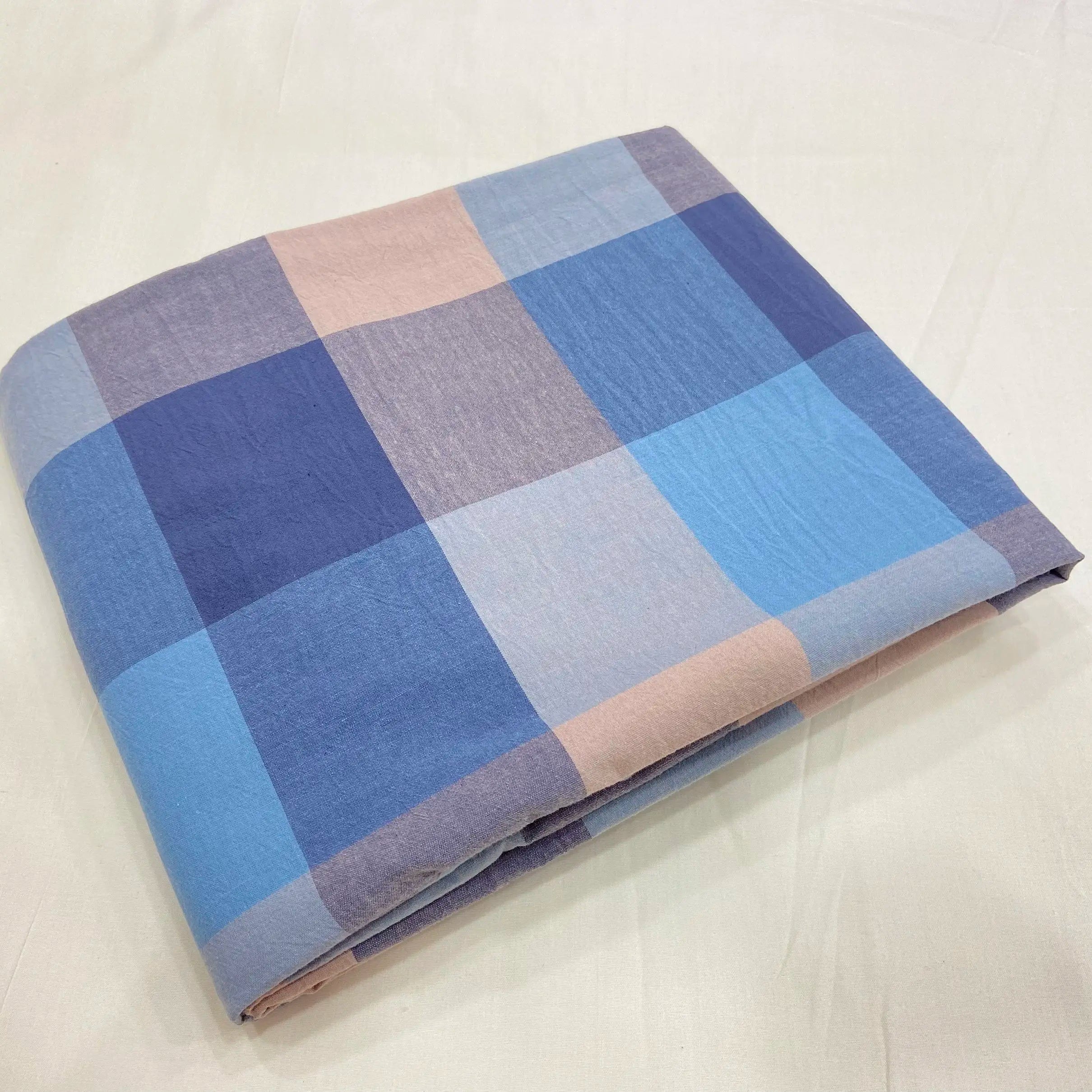Tissu à Carreaux "Confort et Élégance"