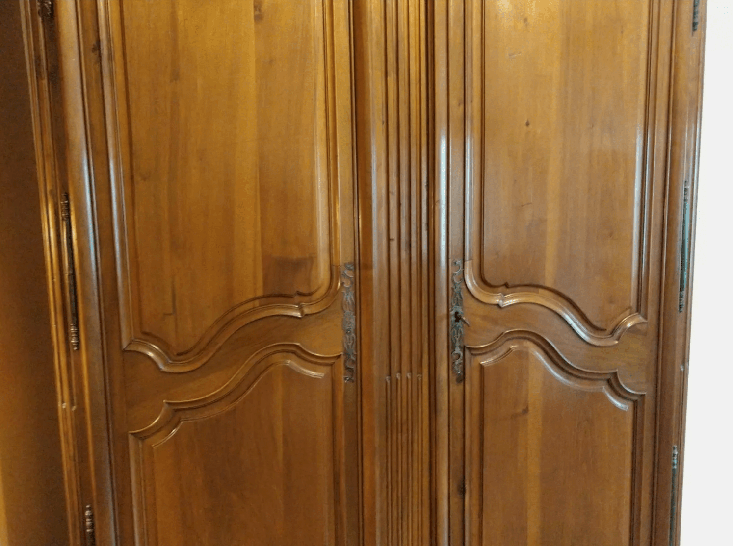 Armoire en noyer massif époque transtion et datant de la fin du XVIII - Ethic Atelier