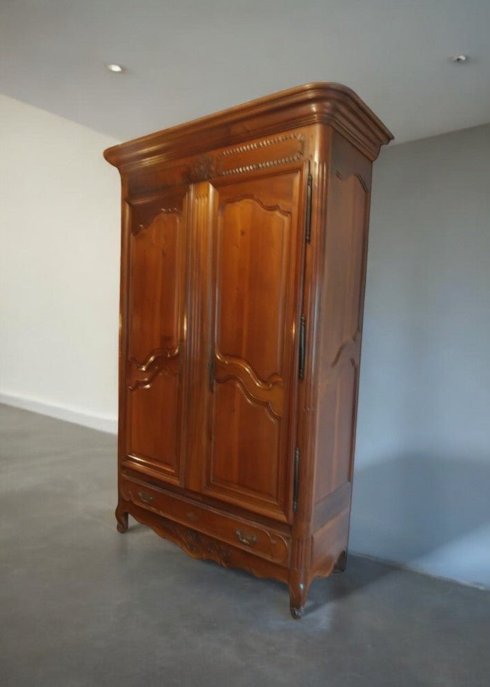 Armoire en noyer massif époque transtion et datant de la fin du XVIII - Ethic Atelier