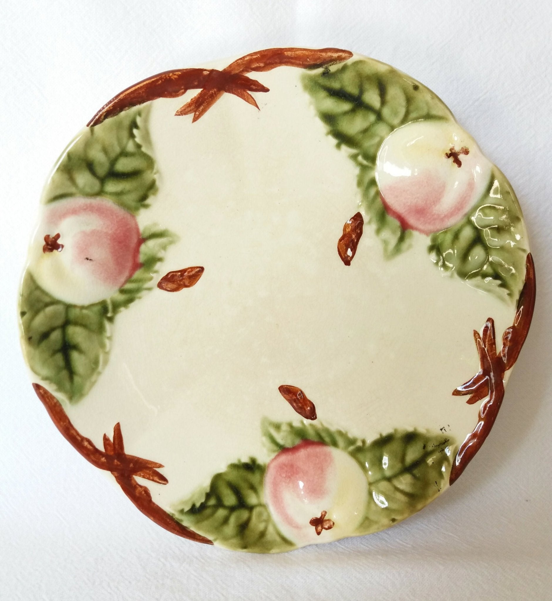 Assiettes en barbotine décor pomme - Choisy le Roi - Fin XIXe - Ethic Atelier