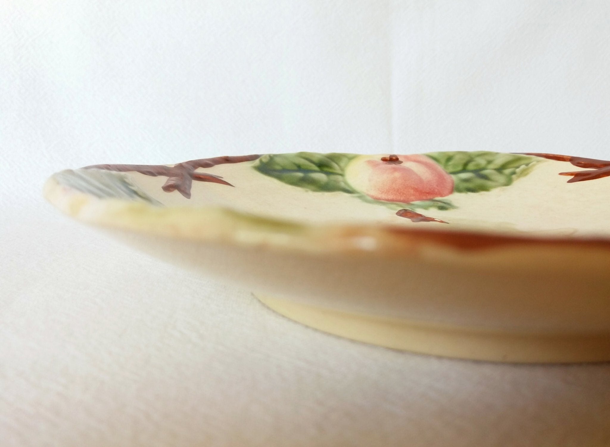 Assiettes en barbotine décor pomme - Choisy le Roi - Fin XIXe - Ethic Atelier
