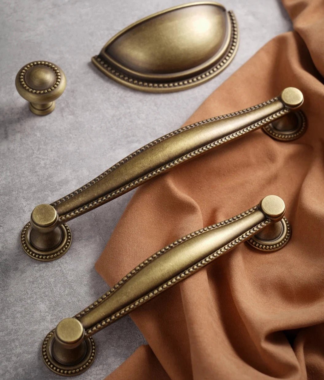 Bouton de porte MAXIME en laiton massif bronze vintage, poignée en coquille - DIY quincaillerie de meubles - Ethic Atelier