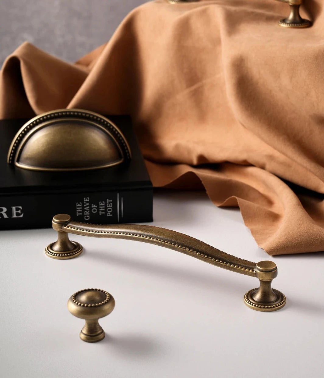 Bouton de porte MAXIME en laiton massif bronze vintage, poignée en coquille - DIY quincaillerie de meubles - Ethic Atelier
