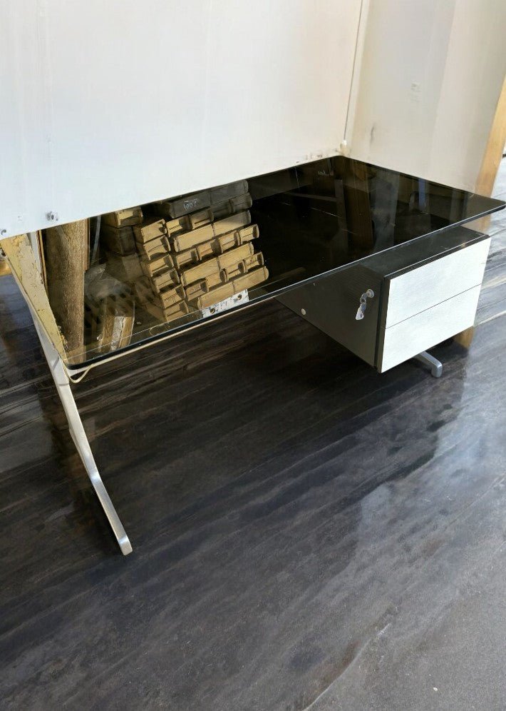 Bureau en Fonte d'Aluminium avec Plateau Verre Fumé par Etienne FERMIGIER vers 1970 - Ethic Atelier