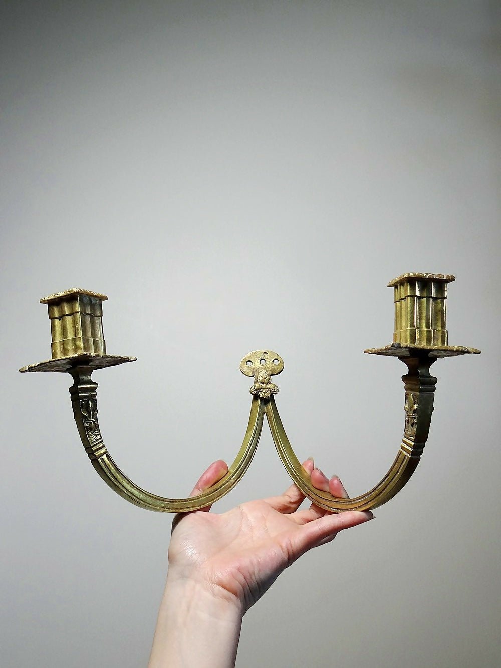 Chandelier mural 2 flammes style Haute Epoque XIXe bronze doré "à la financière" - Ethic Atelier