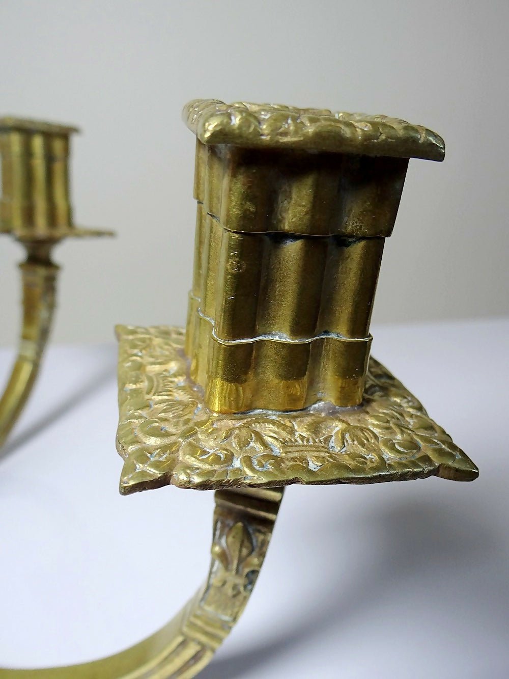 Chandelier mural 2 flammes style Haute Epoque XIXe bronze doré "à la financière" - Ethic Atelier