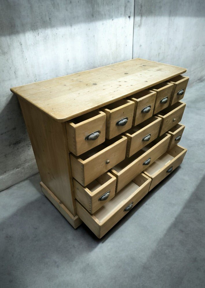 Commode en pin à 13 tiroirs - Ethic Atelier