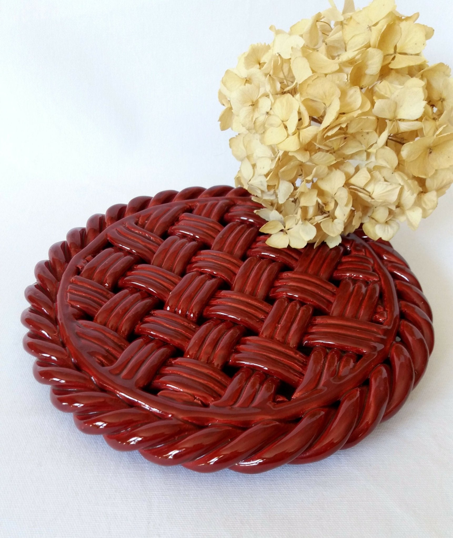 Dessous de plat rond en barbotine bordeaux effet tressé, années 50 - Ethic Atelier