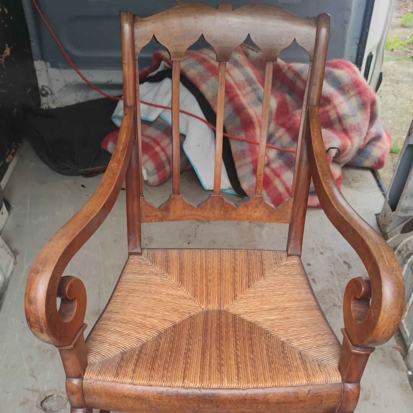 Fauteuil en noyer paillé vers 1830 - Ethic Atelier